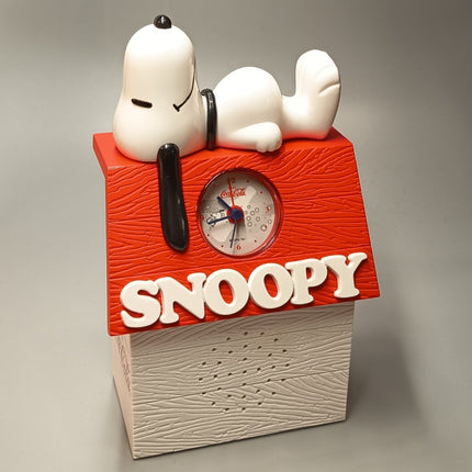 Peanuts Snoopy Analog Alarm Clock Radio – Napping on Doghouse (Pre-Owned)