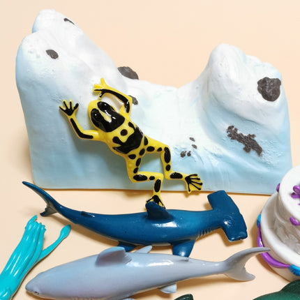 Wonder World Sharks Fish Ski Slope – Aquarium Figure Lot (Kenner, Pre-Owned)