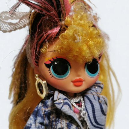 LOL Surprise OMG Remix Pop B.B. – 9" Fashion Doll with Curly Blonde Hair (Pre-Owned)