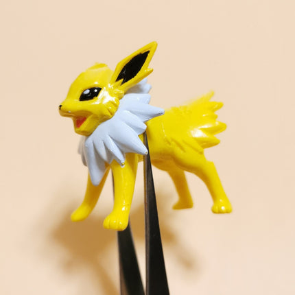 Vintage TOMY Pokemon Jolteon CGTSJ Pocket Monster 1.5" PVC Figure (Pre-Owned)