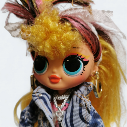 LOL Surprise OMG Remix Pop B.B. – 9" Fashion Doll with Curly Blonde Hair (Pre-Owned)