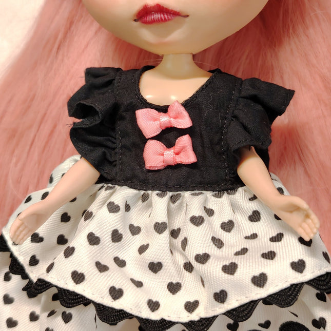 Hasbro Blythe Cherie Babette Black Heart Dress – Paris Outfit (Rare, Pre-Owned)