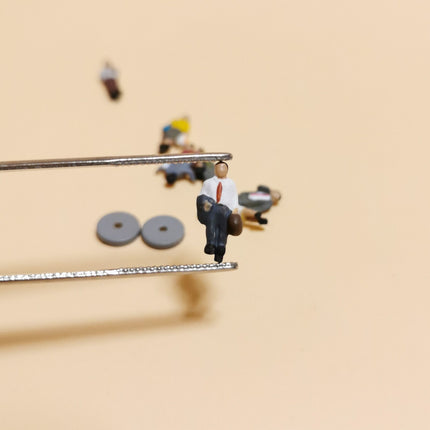 1/150 N Scale Miniature City Pedestrian – Walking People in Suit Lot of 7 (Pre-Owned)