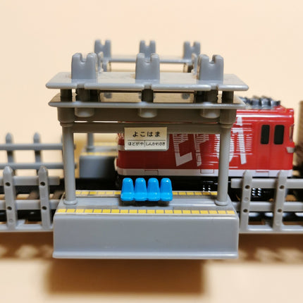 Miniature Painted Train Station Platform – N Scale Epoch (2006, Pre-Owned)