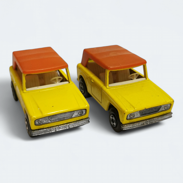 Matchbox Superfast Lesney #18 Field Car Yellow – Diecast Car Lot of 2 (Pre-Owned)