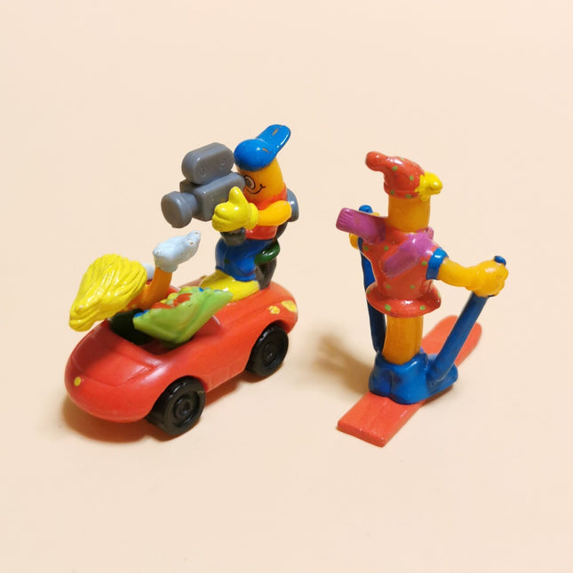 Oscara PIC-NIC FILMING & SKIING Lot of 2 PVC Toy Kinder Miniature 2" Mini Figure