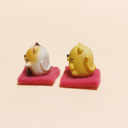 Tiny Kitty Statue 5/8" Mini Figures – Dollhouse Decor Lot of 2 (Pre-Owned)