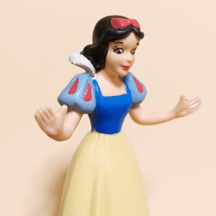 Mattel Disney Snow White 3" Mini Figure – 1993 Cake Topper (Pre-Owned)