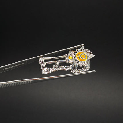 Sailor Moon Sailor Venus Wand 2" Charm – Bandai Keychain (Pre-Owned)