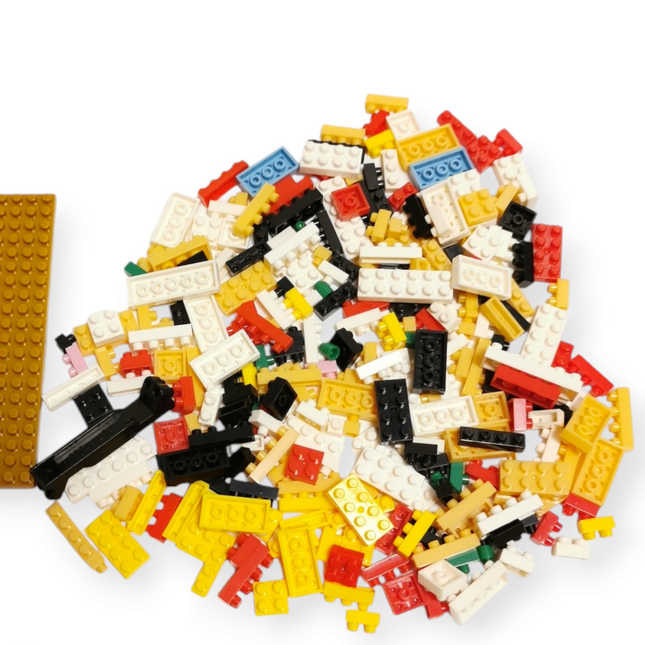 Crayon Shin Chan Building Block Set – 226pcs Level 2 Micro Block (Pre-Owned)