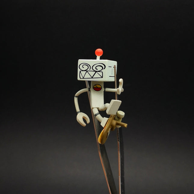 Dokodemo Issyo Robot R Suzuki on Skateboard – 2" Mini Figure (Pre-Owned)