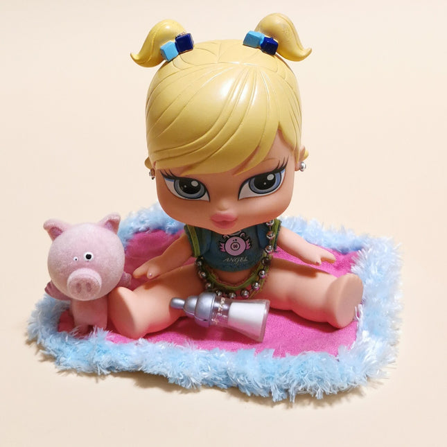 Bratz Baby Cloe & Pet Pig Angel – 2004 Fashion Doll (Pre-Owned)