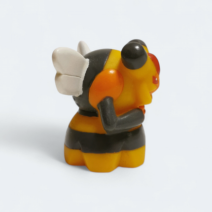 Pokemon Vespiquen 1.75" Finger Puppet – Catch Them All 2007 (Bandai, Pre-Owned)