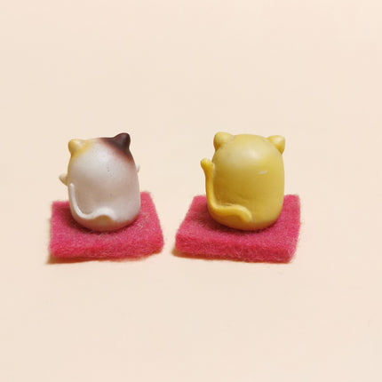 Tiny Kitty Statue 5/8" Mini Figures – Dollhouse Decor Lot of 2 (Pre-Owned)