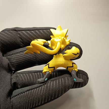 TOMY Pokemon Zeraora 2" Mini Figure – Moncolle Monster Collection MS-09 (Pre-Owned)