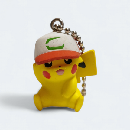 Pokemon Pikachu with Ash's Hat 1.5" Keychain – Charm (Bandai 2017, Pre-Owned)