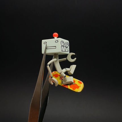 Dokodemo Issyo Robot R Suzuki on Skateboard – 2" Mini Figure (Pre-Owned)