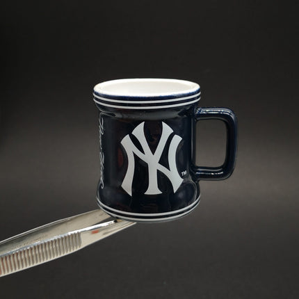 New York Yankees MLB Sculpted Shot Glass – 2" Mini Mug (2013, Pre-Owned)
