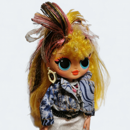 LOL Surprise OMG Remix Pop B.B. – 9" Fashion Doll with Curly Blonde Hair (Pre-Owned)