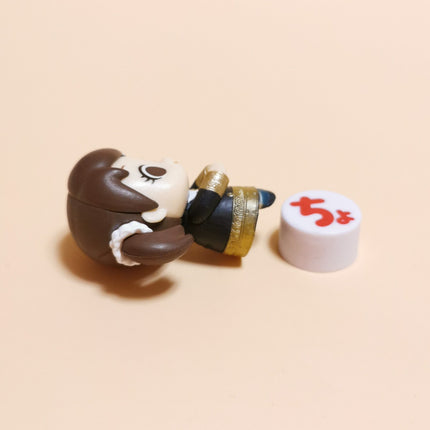 Spy x Family Becky Blackbell Sitting 1.5" Mini Figure – Deformed Anime Toy (Pre-Owned)