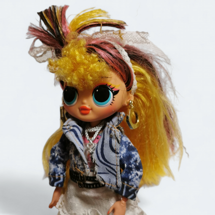 LOL Surprise OMG Remix Pop B.B. – 9" Fashion Doll with Curly Blonde Hair (Pre-Owned)
