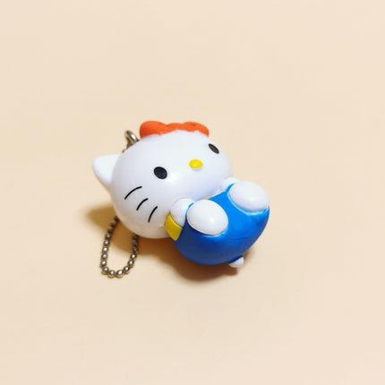 Sanrio Hello Kitty Sitting – 1.25" Manmaru Keychain (2023, Pre-Owned)