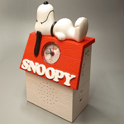 Peanuts Snoopy Analog Alarm Clock Radio – Napping on Doghouse (Pre-Owned)