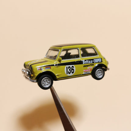 Pre‑owned Hongwell 1/72 Olive Brixtax Mini Cooper 1.5 inch diecast model car for collectors