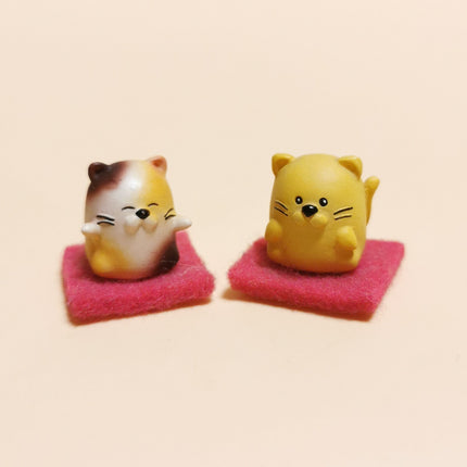 Tiny Kitty Statue 5/8" Mini Figures – Dollhouse Decor Lot of 2 (Pre-Owned)