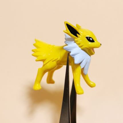 Vintage TOMY Pokemon Jolteon CGTSJ Pocket Monster 1.5" PVC Figure (Pre-Owned)