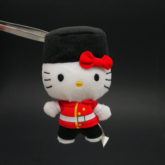 Sanrio Hello Kitty as London Royal Guard 5" Plush (2010, Pre-Owned)