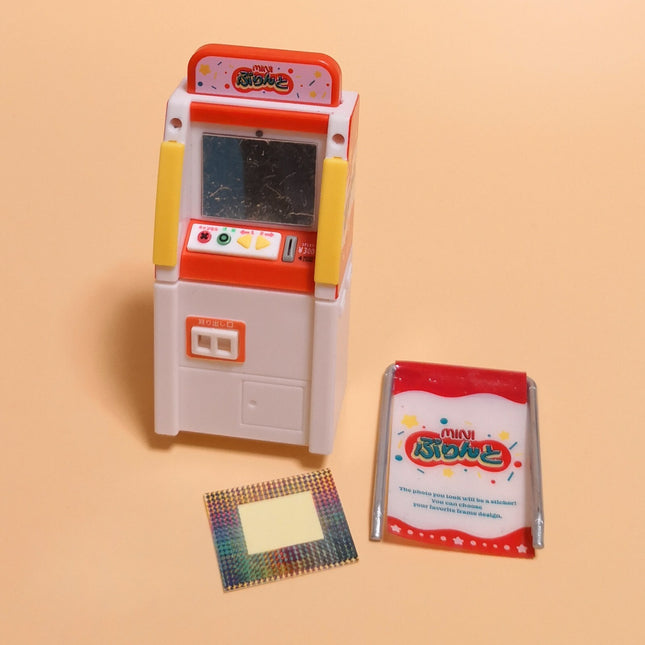 Miniature Sticker Photo Booth Purikura 3.5" – Dollhouse Arcade Console 1/18 (Pre-Owned)