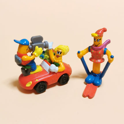 Oscara PIC-NIC FILMING & SKIING Lot of 2 PVC Toy Kinder Miniature 2" Mini Figure