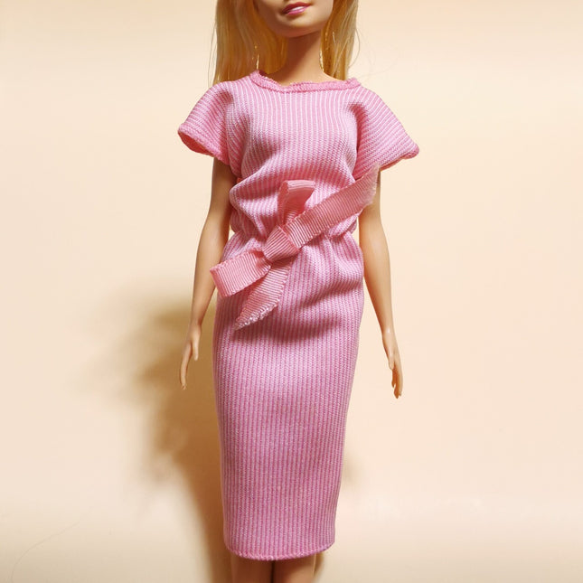 Mattel Barbie Pink Dress with Bow – Vintage 1984 (Pre-Owned)