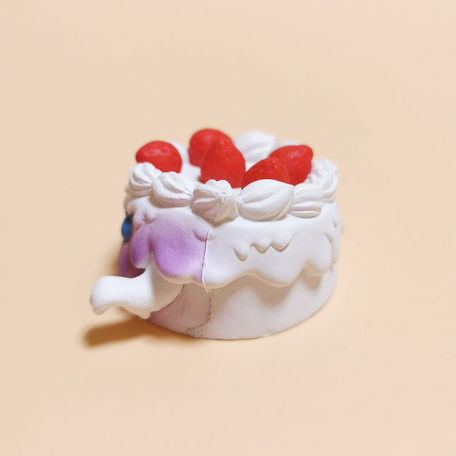 Cooking Zombie Strawberry Cake – 1" Mini Figure (Yell Japan, Pre-Owned)