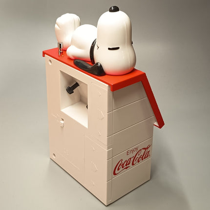 Peanuts Snoopy Analog Alarm Clock Radio – Napping on Doghouse (Pre-Owned)