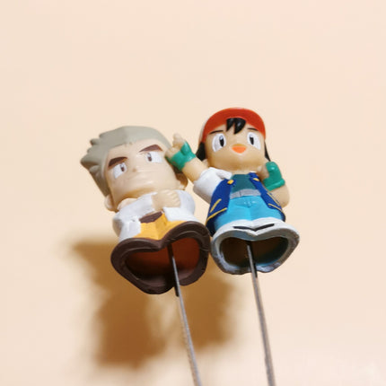 Vintage 1998 Pokemon Ash & Professor Oak Finger Puppet – 1.5" (Bandai, Pre-Owned)