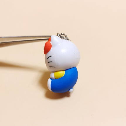 Sanrio Hello Kitty Sitting – 1.25" Manmaru Keychain (2023, Pre-Owned)