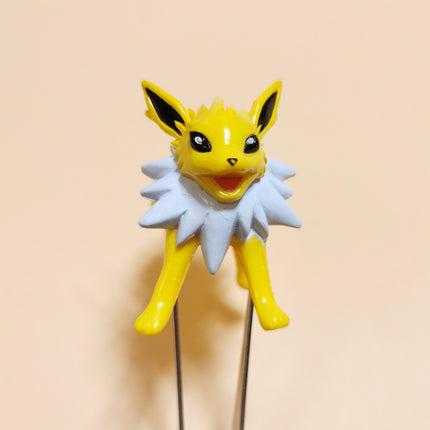 Vintage TOMY Pokemon Jolteon CGTSJ Pocket Monster 1.5" PVC Figure (Pre-Owned)