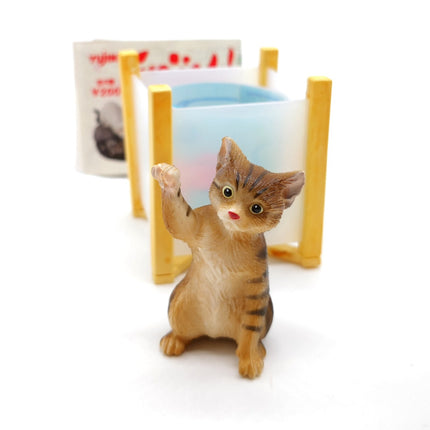 Kitty Cat Playing with Fish Lantern 2" Mini Figure – Yujin (Pre-Owned)