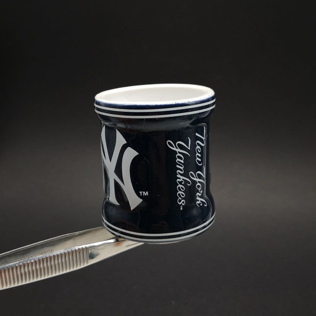 New York Yankees MLB Sculpted Shot Glass – 2" Mini Mug (2013, Pre-Owned)