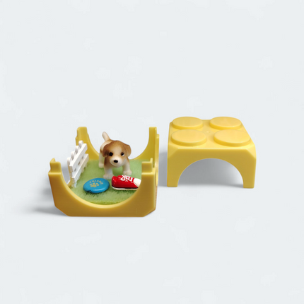Yellow Cube with Puppy on Lawn 2" Mini Figure – Dollhouse Dog (Pre-Owned)