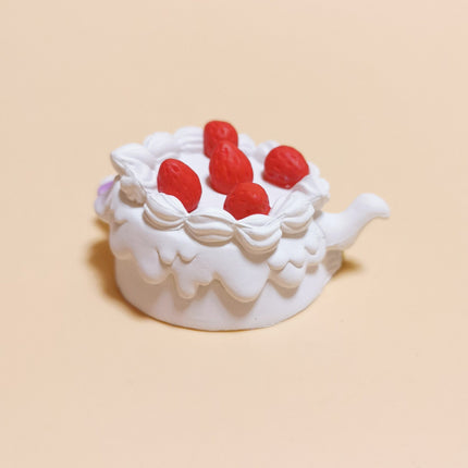 Cooking Zombie Strawberry Cake – 1" Mini Figure (Yell Japan, Pre-Owned)