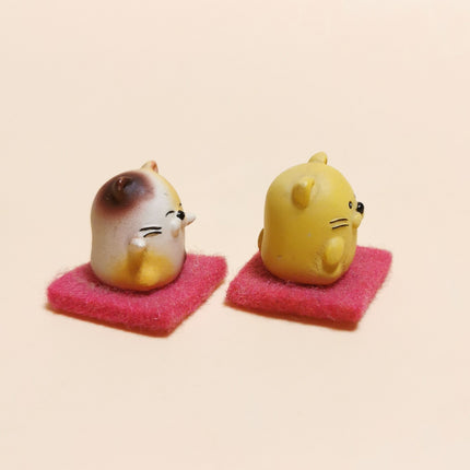 Tiny Kitty Statue 5/8" Mini Figures – Dollhouse Decor Lot of 2 (Pre-Owned)