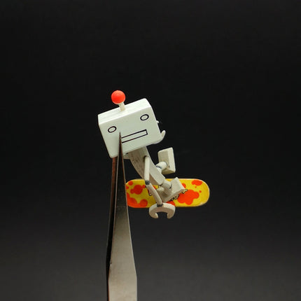 Dokodemo Issyo Robot R Suzuki on Skateboard – 2" Mini Figure (Pre-Owned)