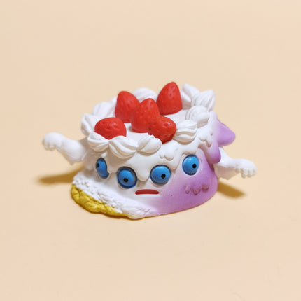 Cooking Zombie Strawberry Cake – 1" Mini Figure (Yell Japan, Pre-Owned)